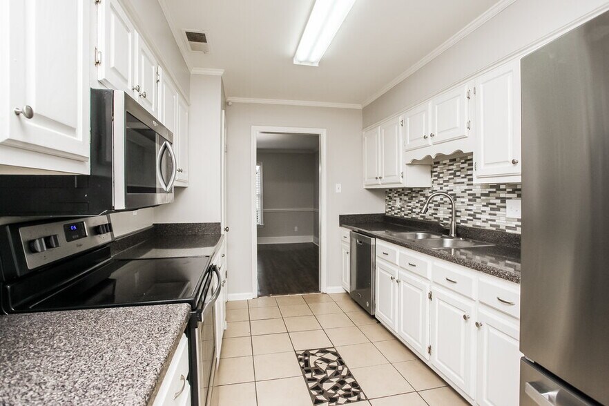 Building Photo - 8159 Creekside Cir N