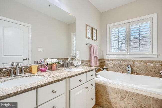 Building Photo - 432 Grand St