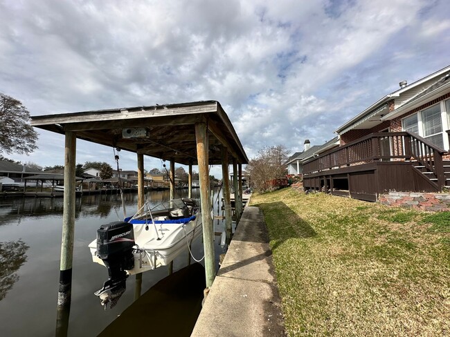 Building Photo - Gated Community Custom Home on the water