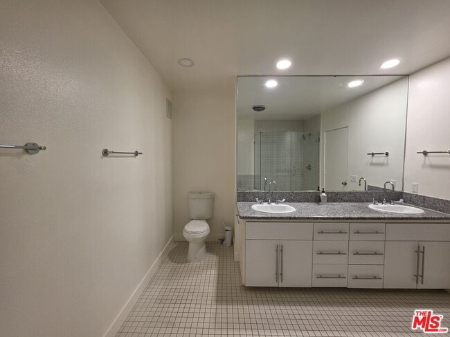 Building Photo - 1421 Greenfield Ave