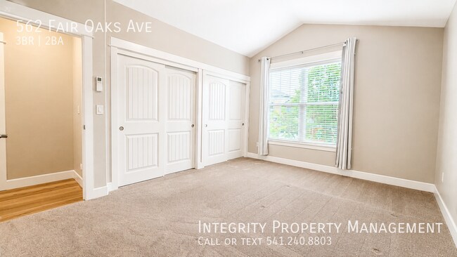 Building Photo - 562 Fair Oaks Ave