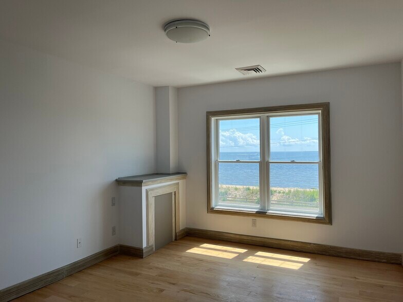 Building Photo - 343 Beach St