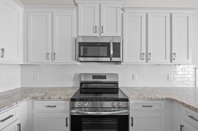 Building Photo - 4400 Laurel Rdg Dr