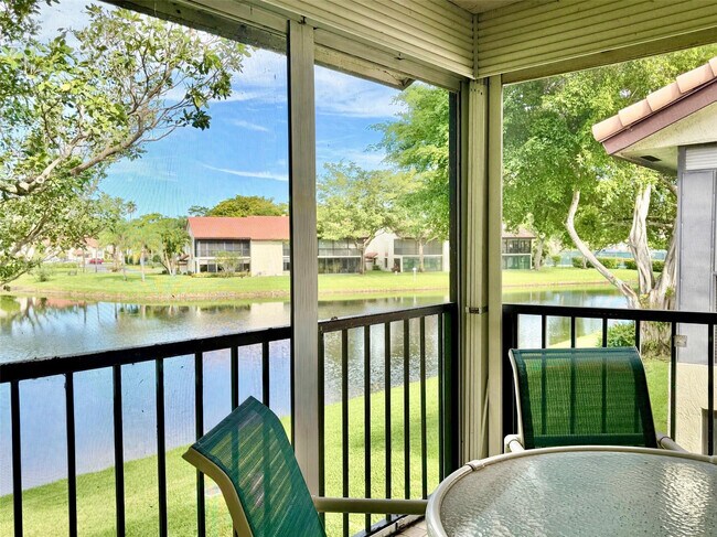 Building Photo - 10851 Palm Lake Ave