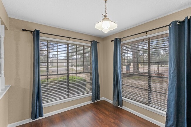 Building Photo - 12420 Mile Dr