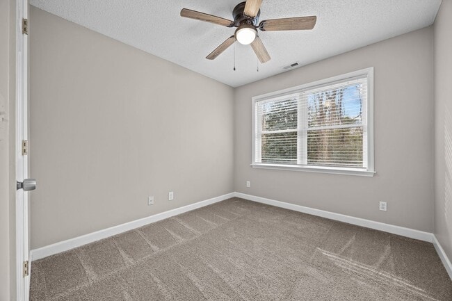 Building Photo - 3 Bedroom Duplex in Lillington