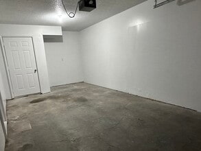 Building Photo - 502 Meadow Ln