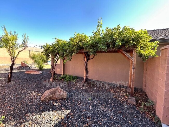 Building Photo - 157 E Foothill Dr