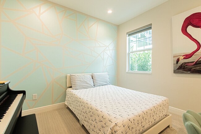 Building Photo - Luxury Naples 2-Bed Home Minutes to Downtown & Beaches | Resort-Style Amenities