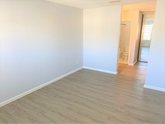 Building Photo - 13014 Leader St