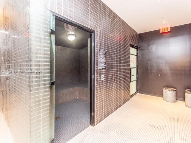Building Photo - 121 NE 34th St