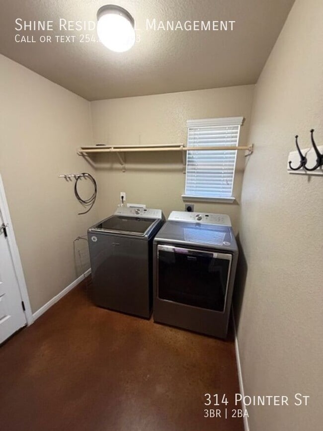 Building Photo - 314 Pointer St