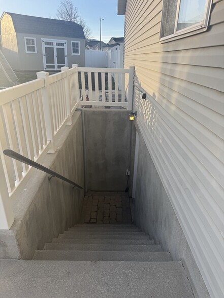 Stairs to entry - 6672 W Valley Oak Dr