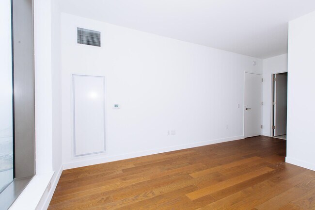 Building Photo - 99 Hudson St