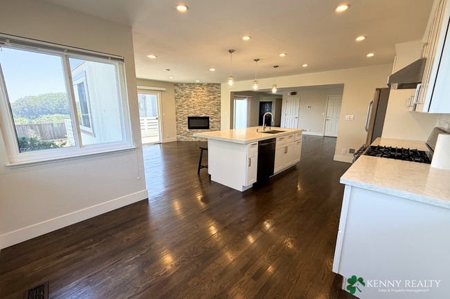 Building Photo - Spacious 4 Bedroom Home with Large Backyard in San Bruno
