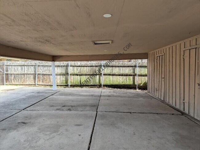 Building Photo - 2009 Ming Dr