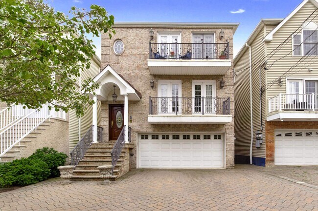 Primary Photo - 126 W 2nd St