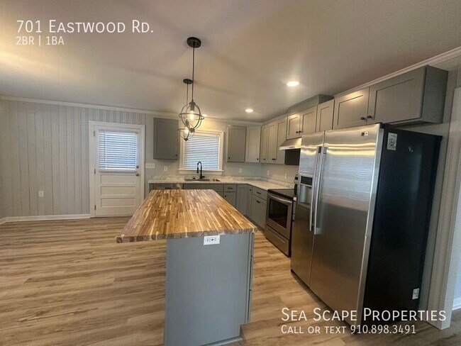 Building Photo - 701 Eastwood Rd