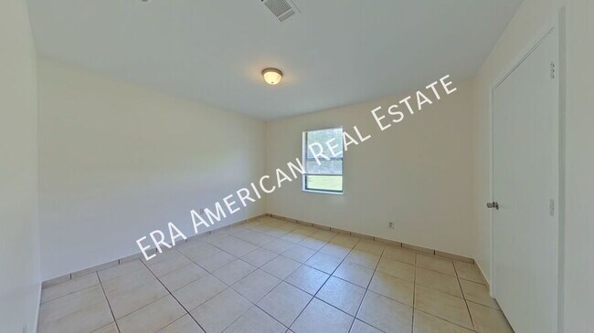 Building Photo - 160 Twin Trees Dr