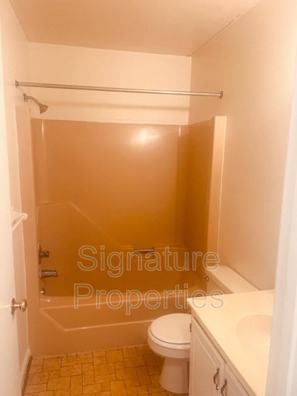 Building Photo - 2529A Pin Oak Ct