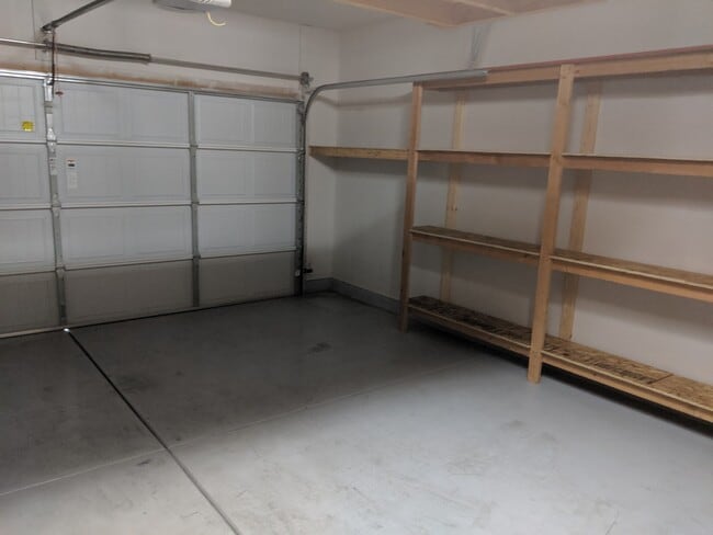 Building Photo - 3 Bedroom and 2 Bath Red Rock Rental.