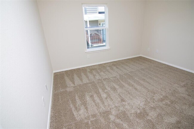 Building Photo - 12039 Clifton Oaks Dr