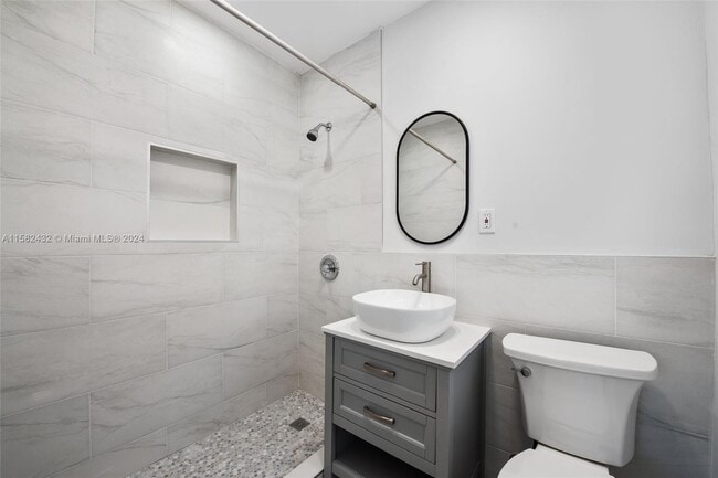 Building Photo - 2018 NE 19th St