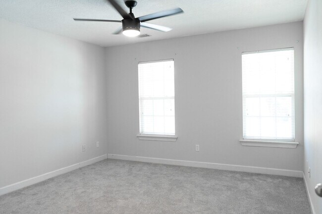 Building Photo - 724 Avrett Cir