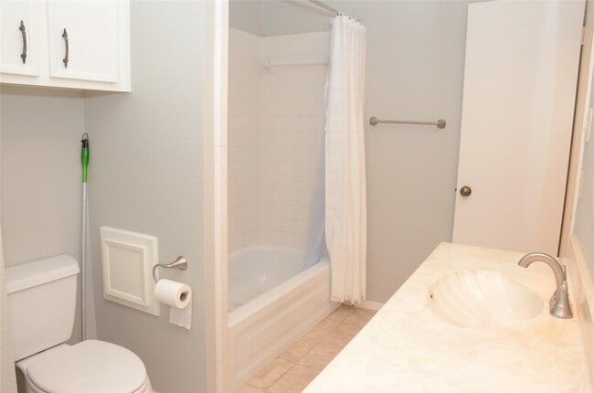 Building Photo - 3002 N Blue Meadow Cir