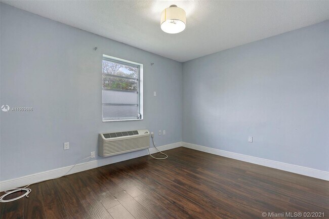 Building Photo - 2460 SW 36th Ave