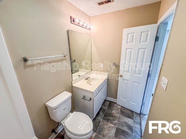 Building Photo - 3311 Moseley Dr
