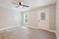 Building Photo - 326 Elm St
