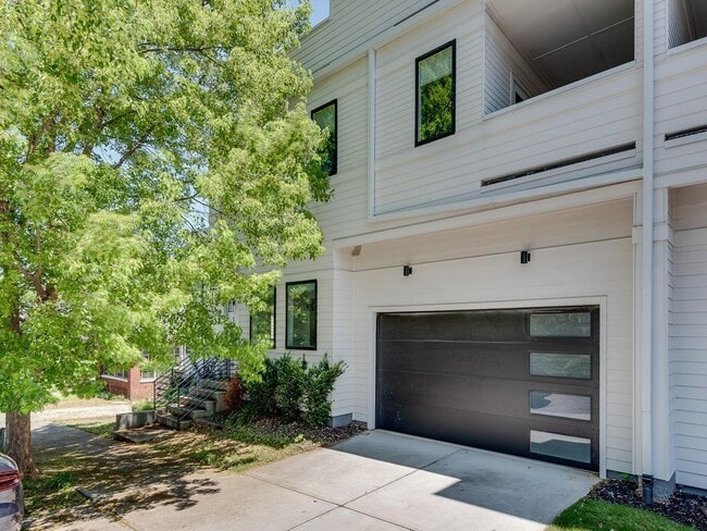 Building Photo - 520 Wabash Ave NE