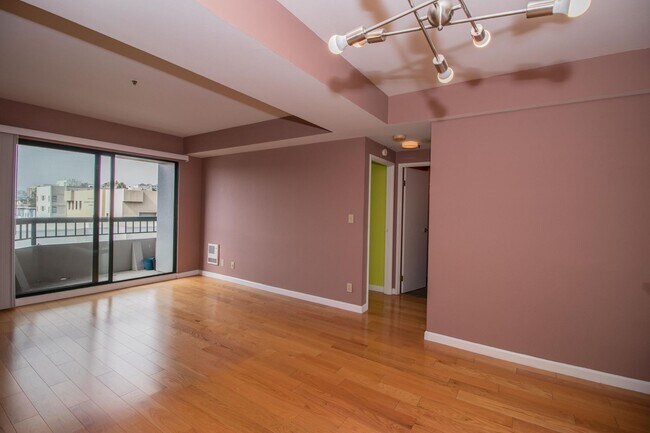 Building Photo - Updated One Bedroom Condo at Opera Plaza |...