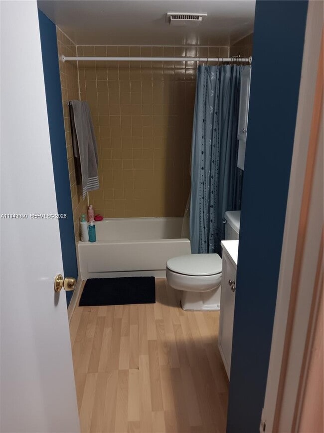 Building Photo - 9686 Fontainebleau Blvd