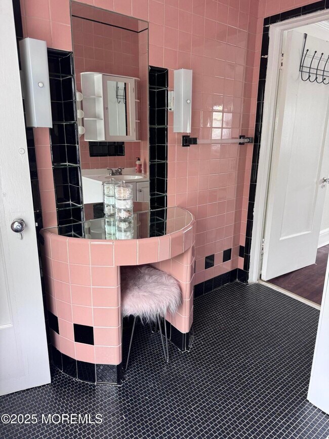 Building Photo - 415 Sunset Ave