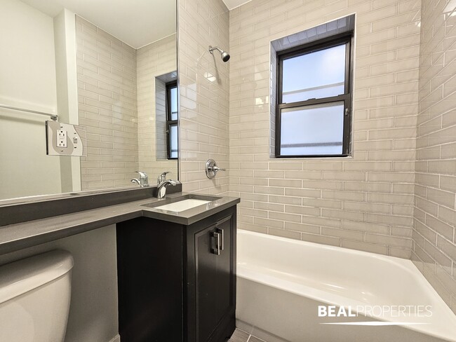Building Photo - 711 W Brompton Ave