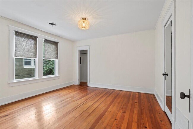 Building Photo - 531 S Holmes St