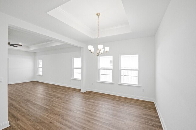 Building Photo - DON'T MISS OUT!