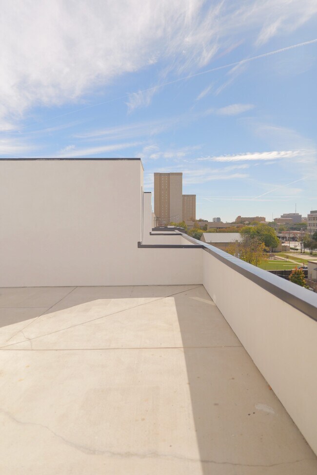 Building Photo - 4200 Munger Ave