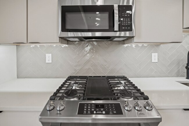 Building Photo - 716 L St SE