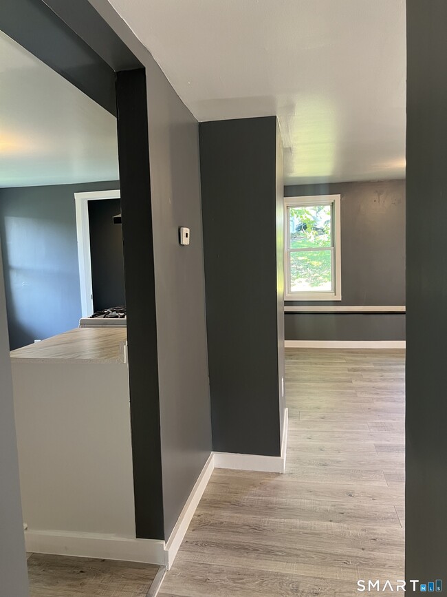 Building Photo - 90 Aetna St