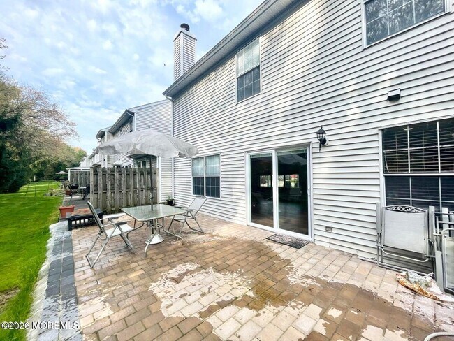 Building Photo - 21 Evergreen Dr