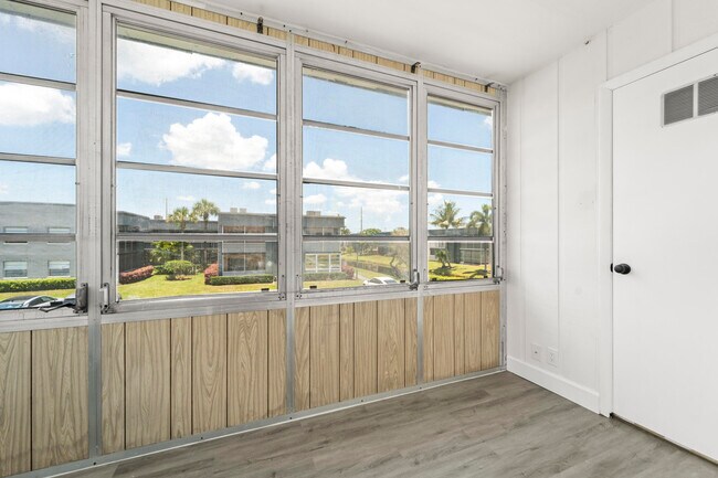 Building Photo - 938 Normandy Trail
