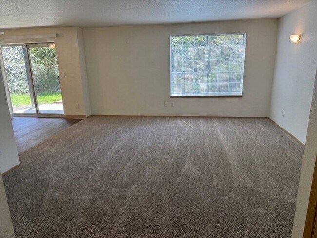 Interior Photo - Oakridge