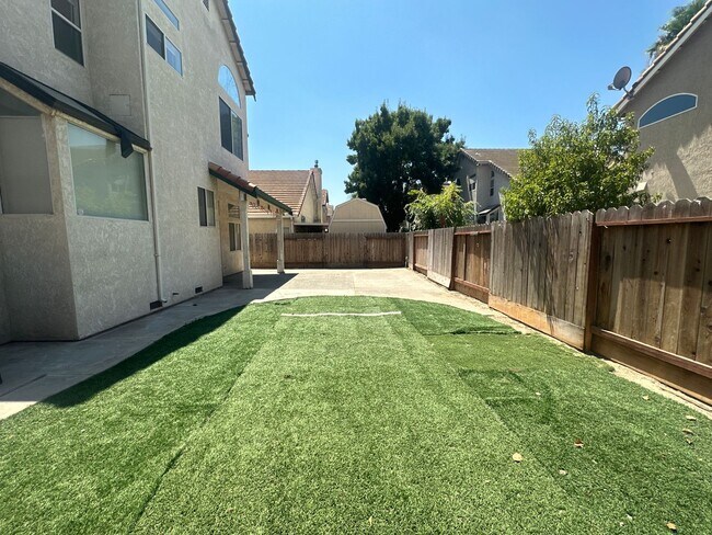 Building Photo - 325 Melbourne Dr