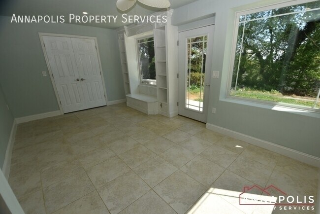 Building Photo - 1195A Bayview Vista-