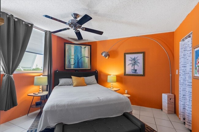 Building Photo - 3635 Seaside Dr