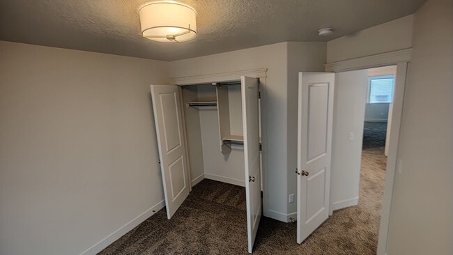 Building Photo - West Haven 3 bedroom Townhome for Rent!