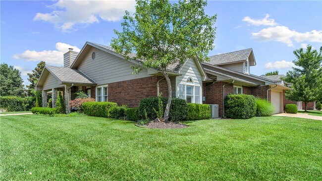 Building Photo - 2 S Prairie Dunes Dr